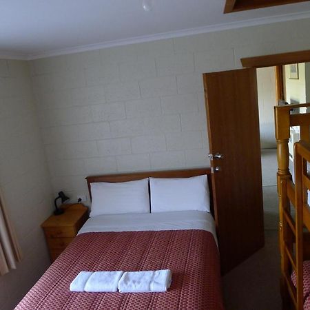 Willaway Motel Apartments Ulverstone Buitenkant foto