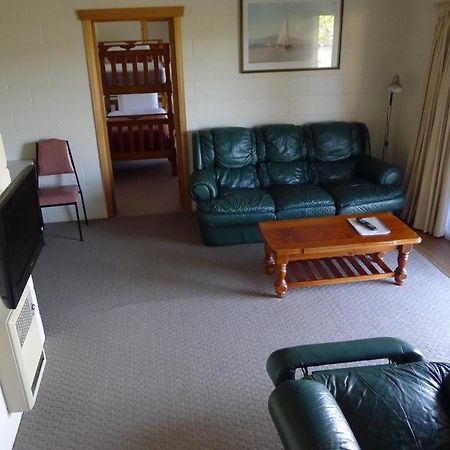 Willaway Motel Apartments Ulverstone Buitenkant foto
