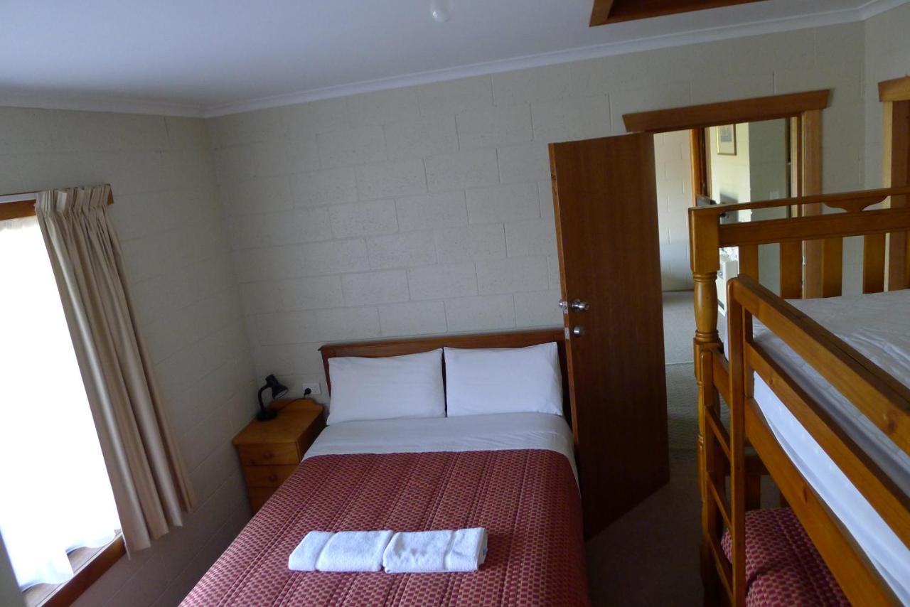 Willaway Motel Apartments Ulverstone Buitenkant foto