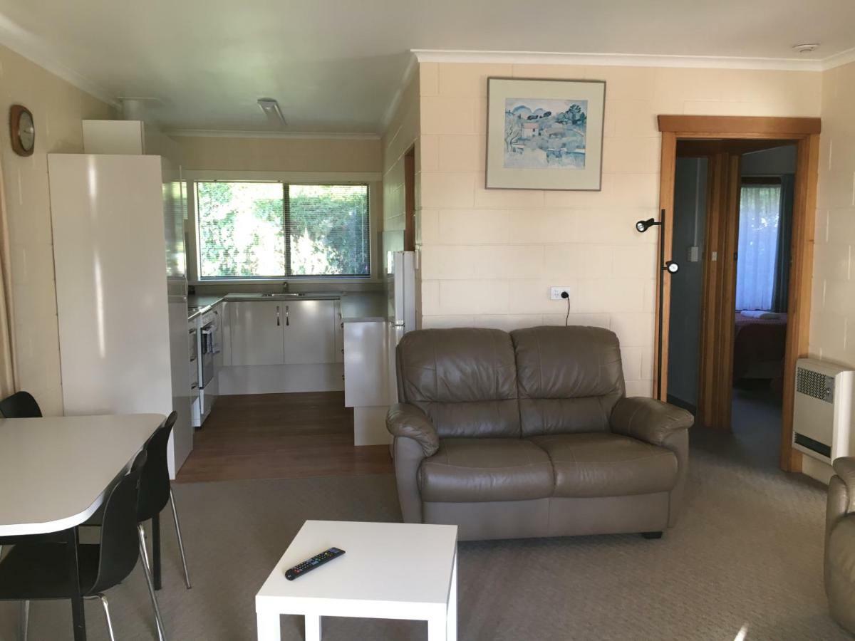 Willaway Motel Apartments Ulverstone Buitenkant foto