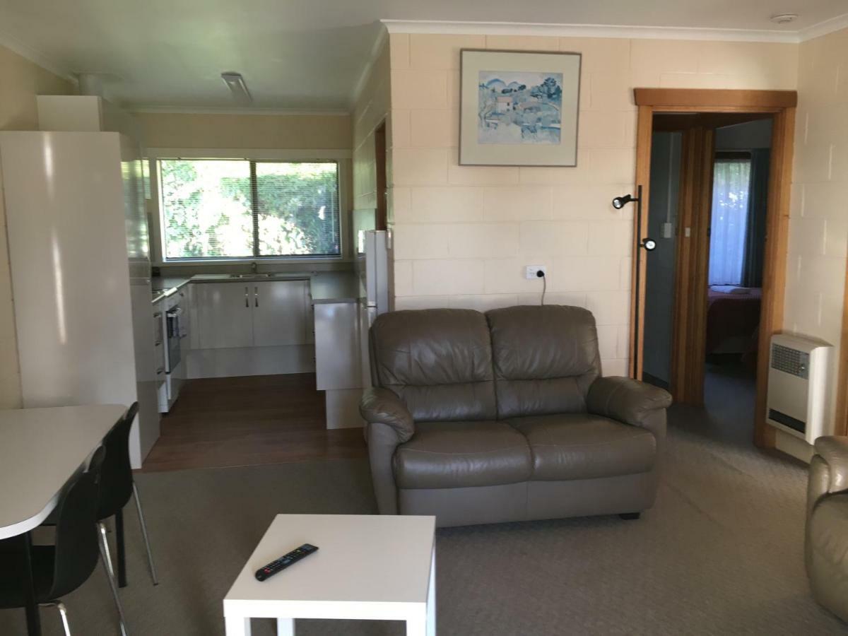 Willaway Motel Apartments Ulverstone Buitenkant foto