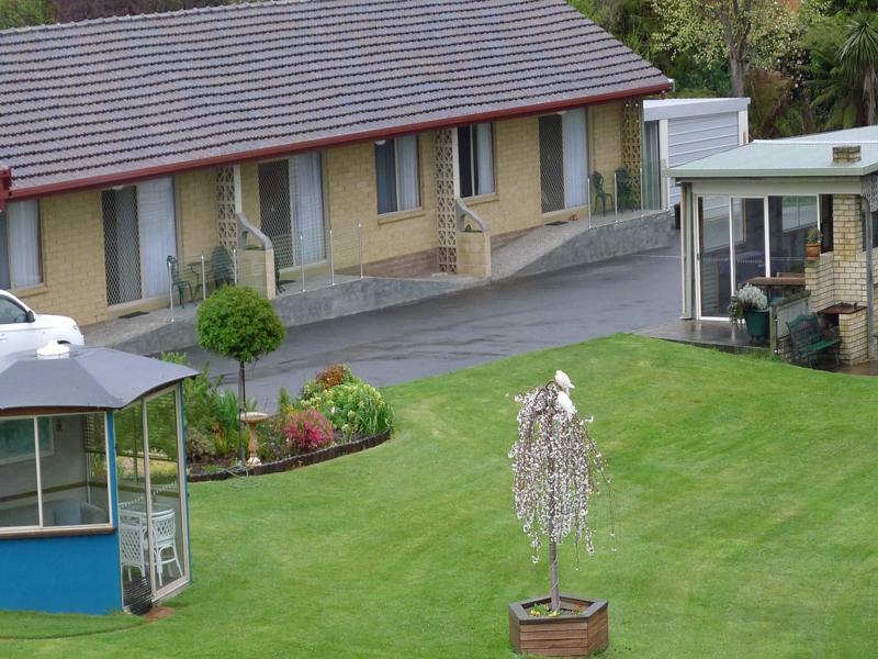 Willaway Motel Apartments Ulverstone Buitenkant foto